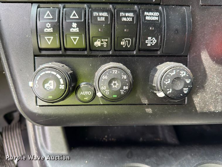 image for item YA4342 2020 International LT625 semi truck