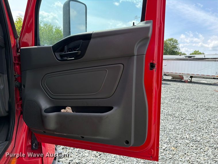 image for item YA4342 2020 International LT625 semi truck