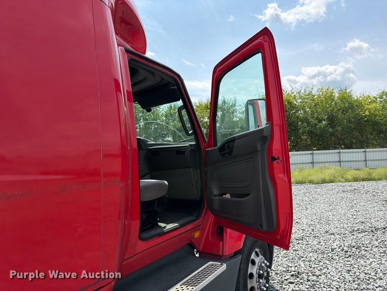 image for item YA4342 2020 International LT625 semi truck