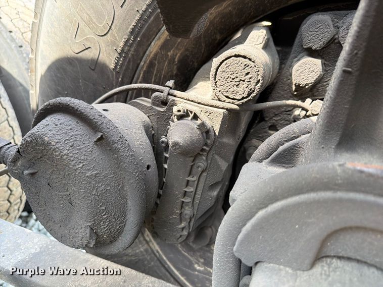 image for item YA4342 2020 International LT625 semi truck