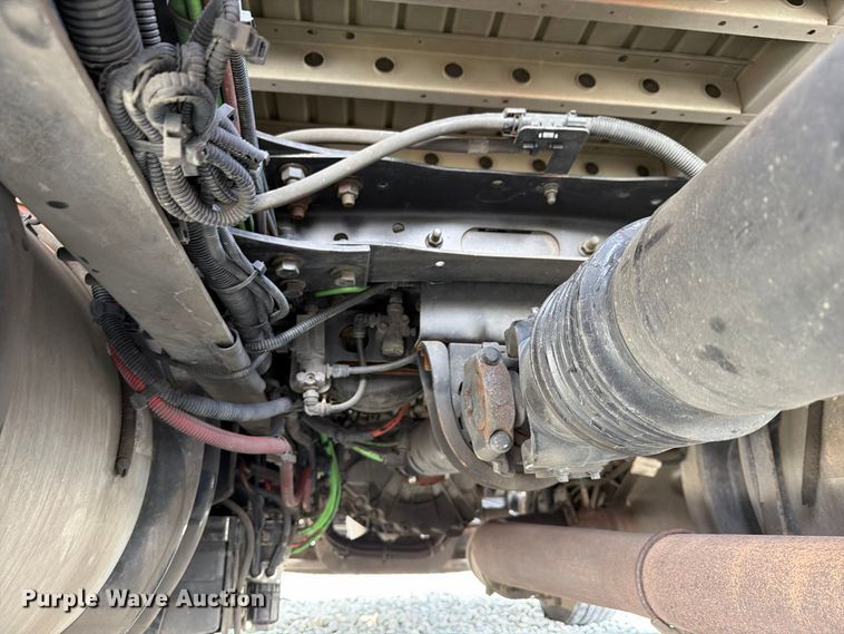 image for item YA4342 2020 International LT625 semi truck