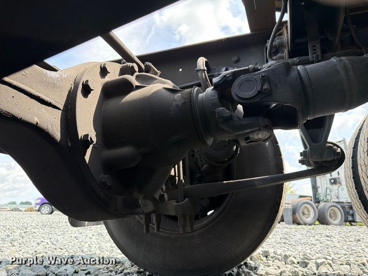 image for item YA4342 2020 International LT625 semi truck