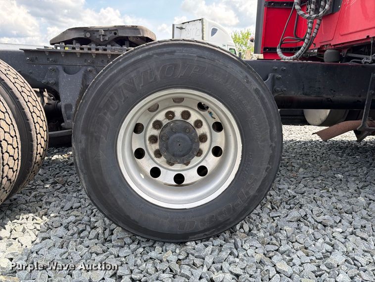 image for item YA4342 2020 International LT625 semi truck