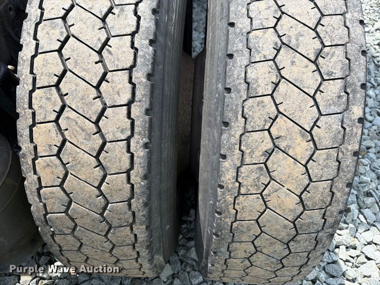 image for item YA4342 2020 International LT625 semi truck