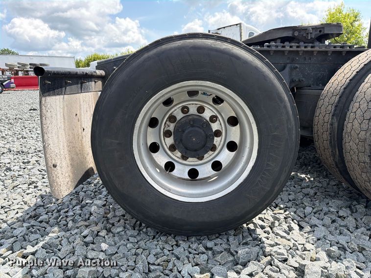 image for item YA4342 2020 International LT625 semi truck