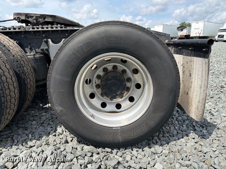 image for item YA4342 2020 International LT625 semi truck