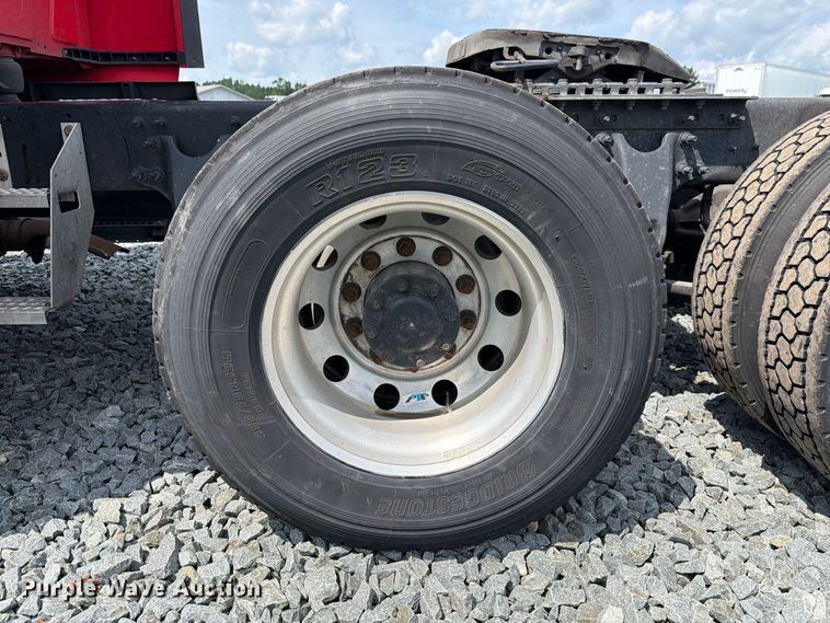 image for item YA4342 2020 International LT625 semi truck