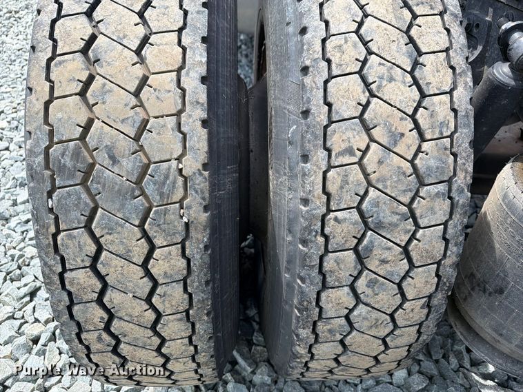 image for item YA4342 2020 International LT625 semi truck