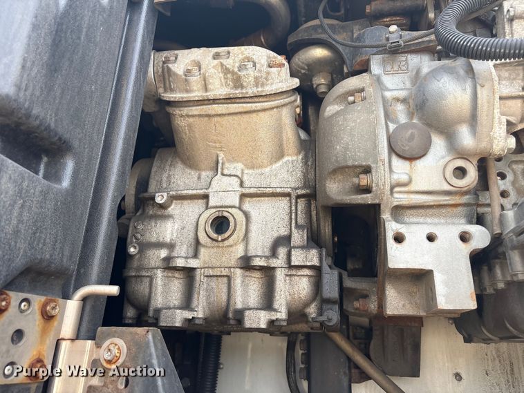 image for item YA4442 2015 Utility VS2RA refrigerated van trailer