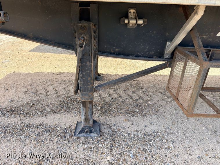 image for item YA4461 2015 Utility FS2CHA flatbed trailer