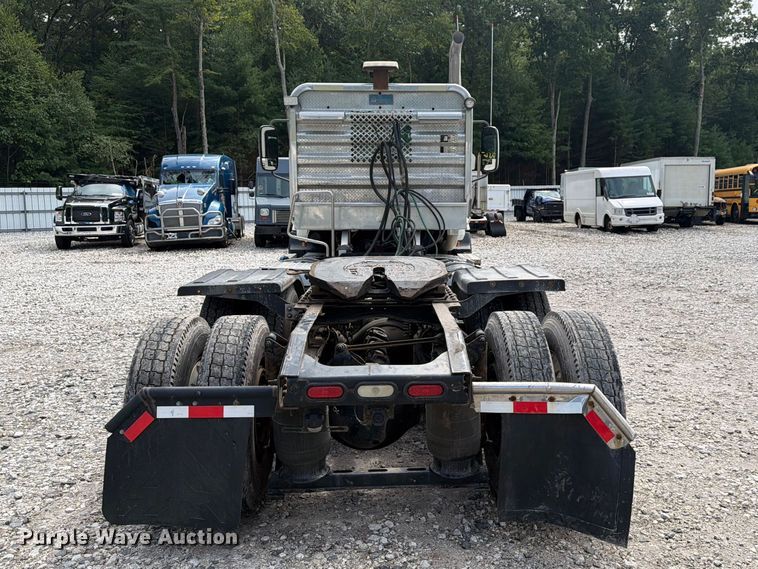 image for item YA4747 2017 Mack CXU613 semi truck