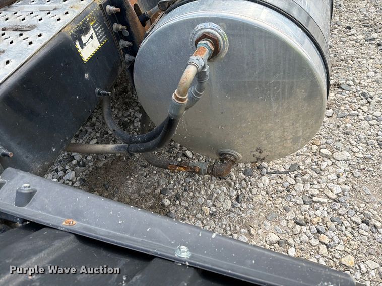 image for item YA4747 2017 Mack CXU613 semi truck