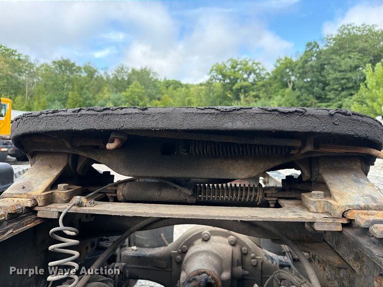image for item YA4747 2017 Mack CXU613 semi truck