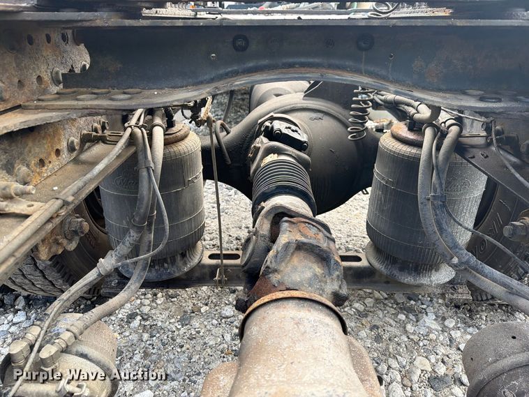 image for item YA4747 2017 Mack CXU613 semi truck