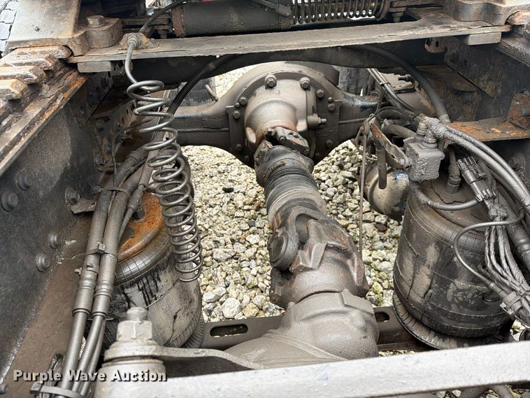 image for item YA4747 2017 Mack CXU613 semi truck
