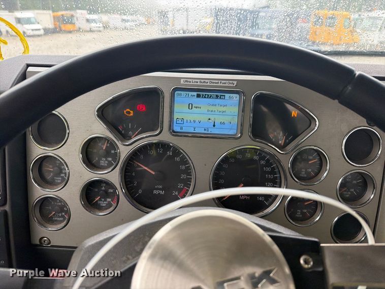 image for item YA4747 2017 Mack CXU613 semi truck