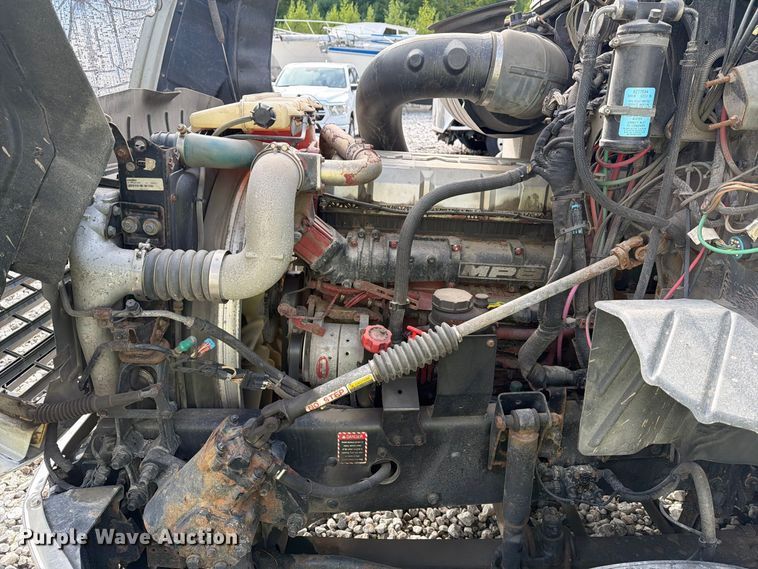 image for item YA4747 2017 Mack CXU613 semi truck