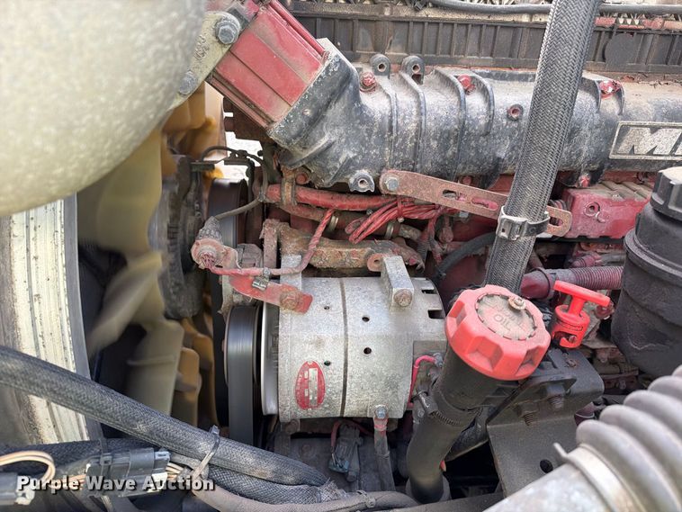image for item YA4747 2017 Mack CXU613 semi truck