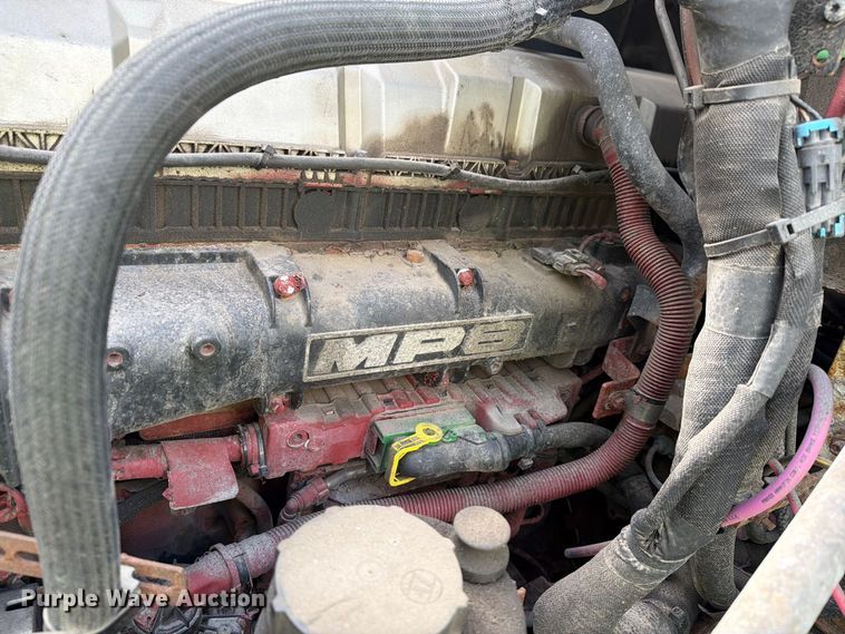image for item YA4747 2017 Mack CXU613 semi truck
