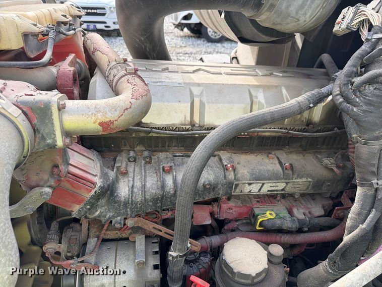 image for item YA4747 2017 Mack CXU613 semi truck