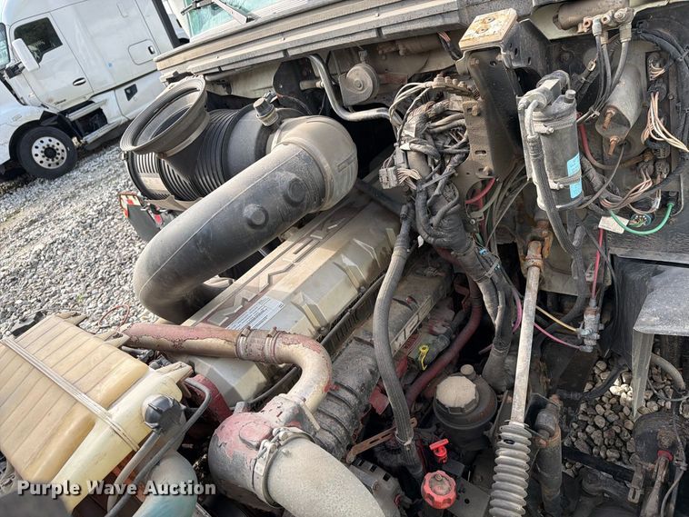 image for item YA4747 2017 Mack CXU613 semi truck