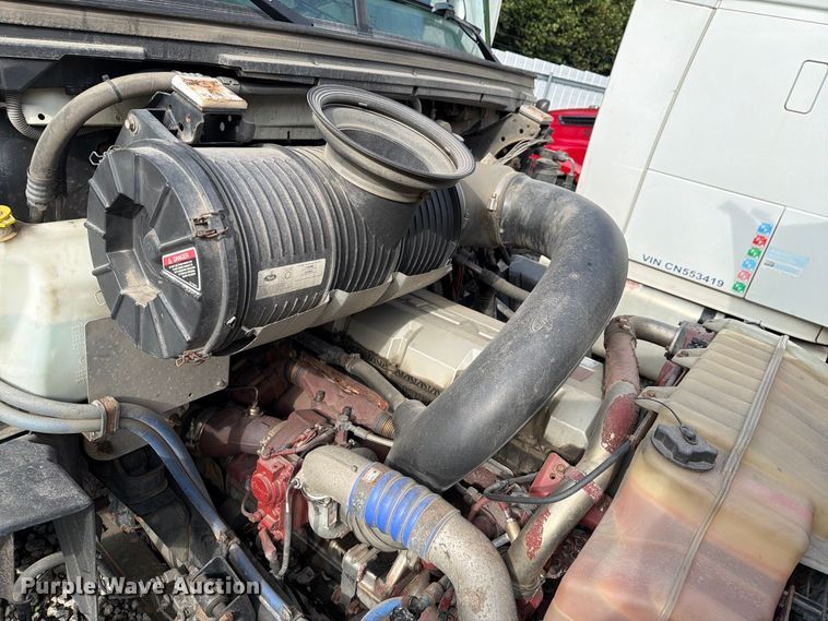 image for item YA4747 2017 Mack CXU613 semi truck