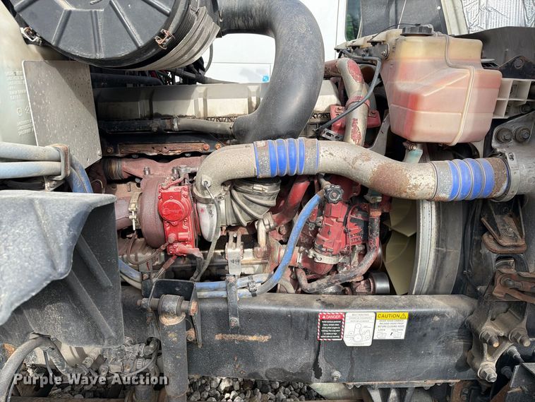 image for item YA4747 2017 Mack CXU613 semi truck