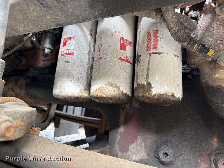 image for item YA4747 2017 Mack CXU613 semi truck