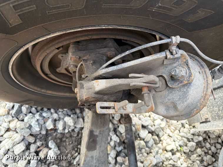 image for item YA4747 2017 Mack CXU613 semi truck
