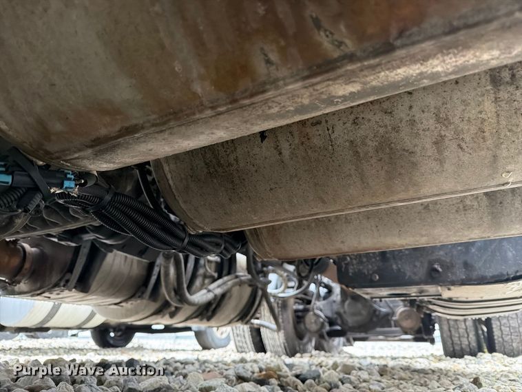 image for item YA4747 2017 Mack CXU613 semi truck