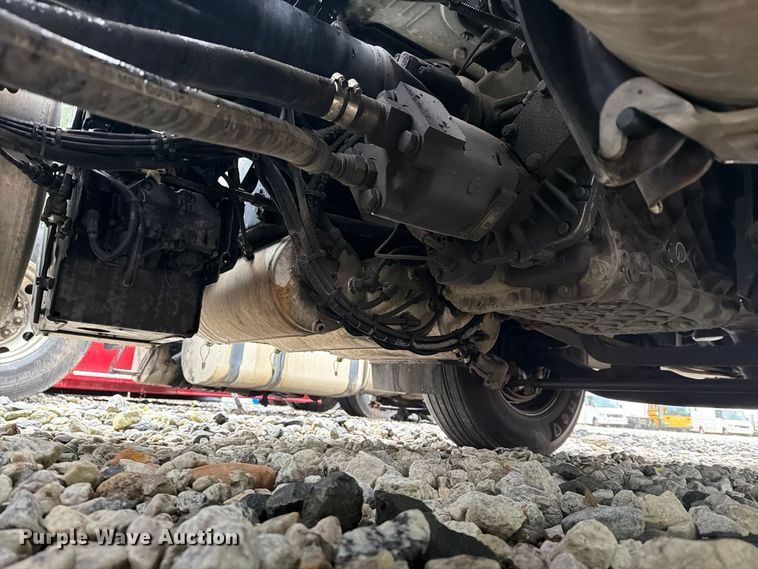 image for item YA4747 2017 Mack CXU613 semi truck
