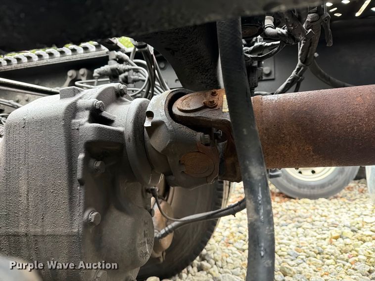 image for item YA4747 2017 Mack CXU613 semi truck