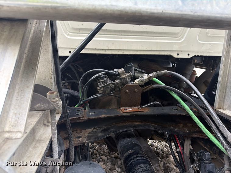 image for item YA4747 2017 Mack CXU613 semi truck