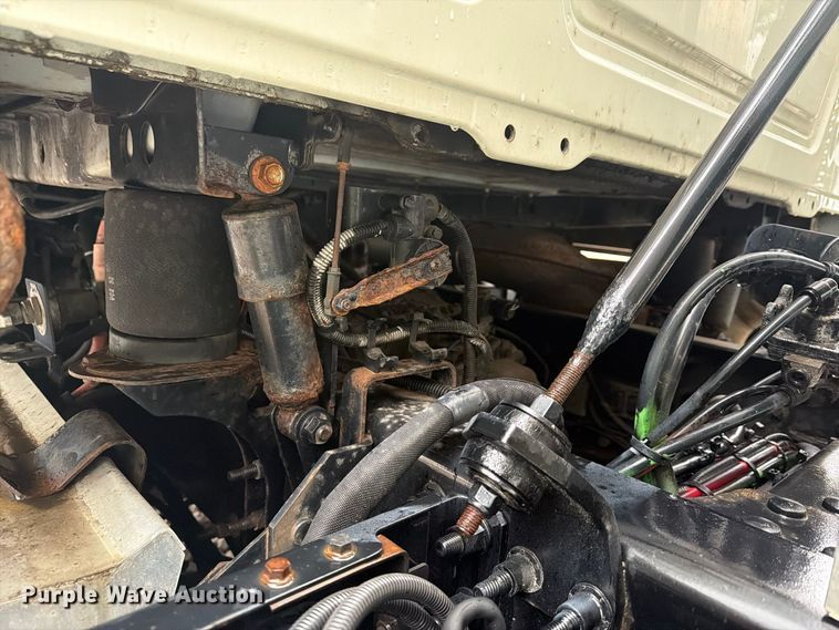 image for item YA4747 2017 Mack CXU613 semi truck