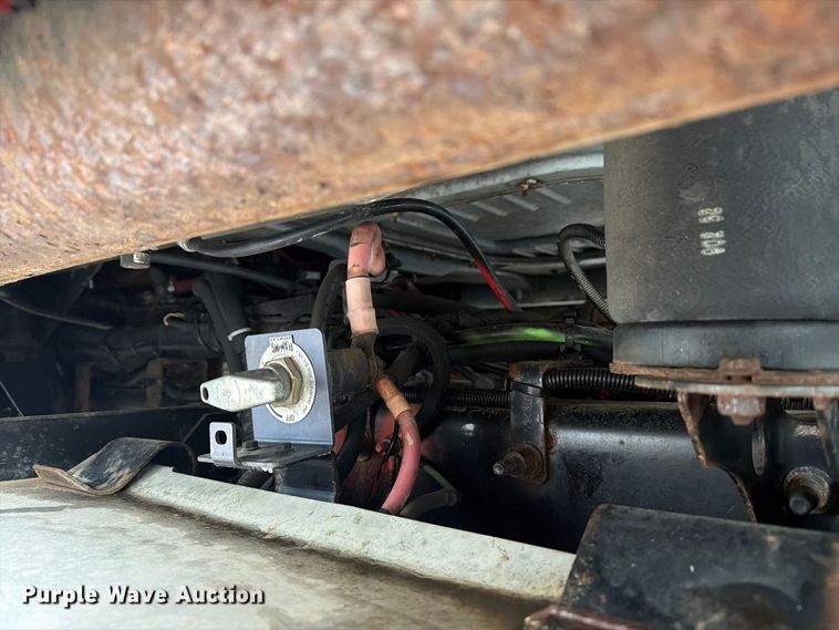 image for item YA4747 2017 Mack CXU613 semi truck