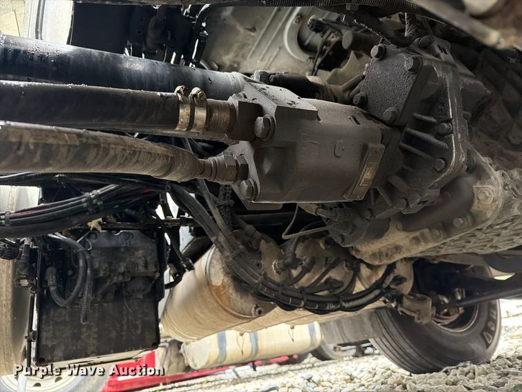 image for item YA4747 2017 Mack CXU613 semi truck
