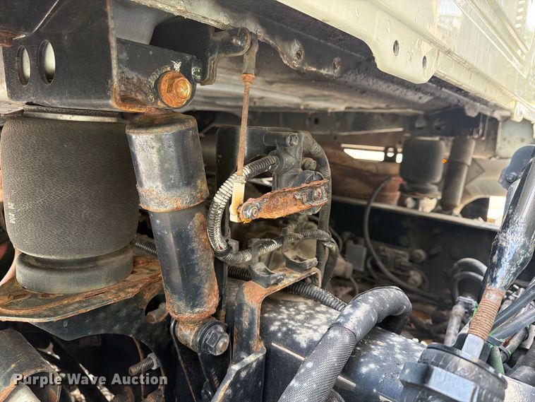 image for item YA4747 2017 Mack CXU613 semi truck