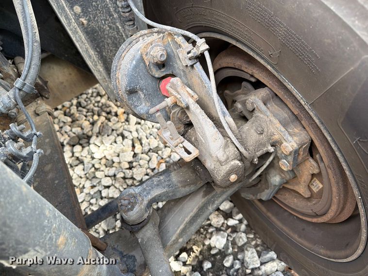 image for item YA4747 2017 Mack CXU613 semi truck