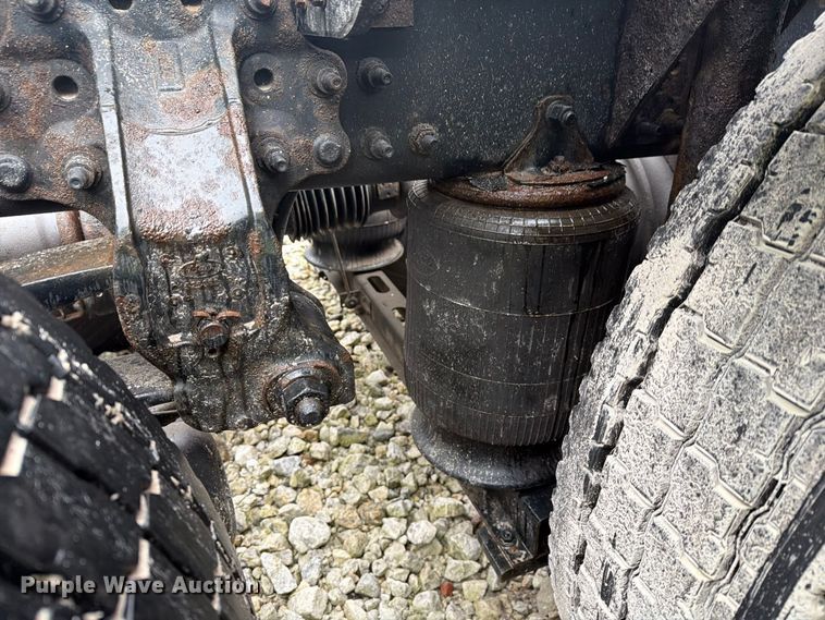 image for item YA4747 2017 Mack CXU613 semi truck