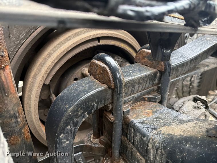image for item YA4747 2017 Mack CXU613 semi truck