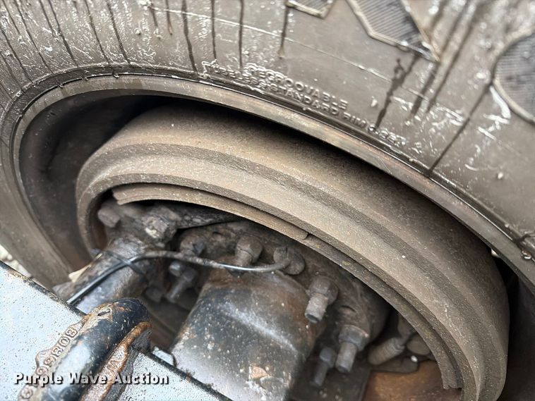 image for item YA4747 2017 Mack CXU613 semi truck