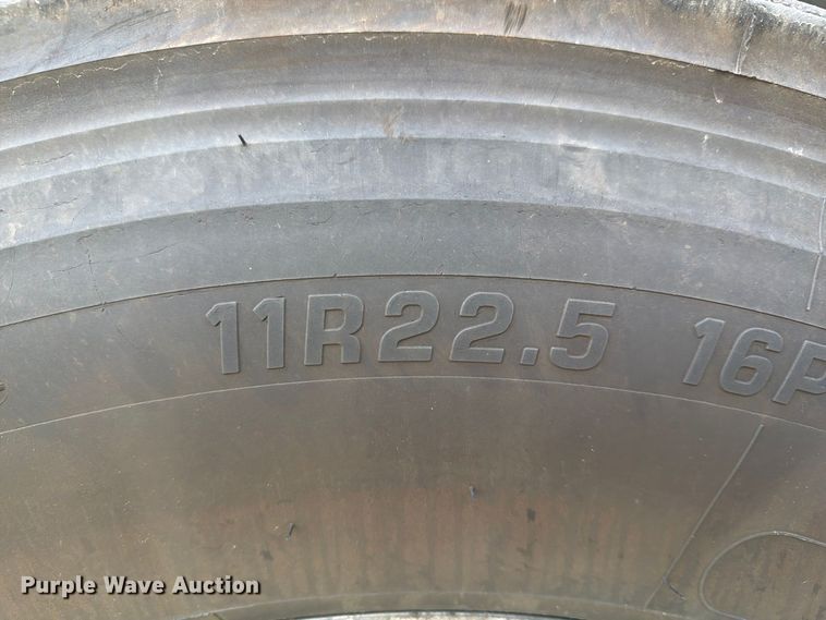 image for item YA4747 2017 Mack CXU613 semi truck