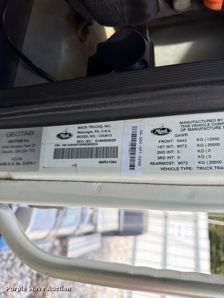 image for item YA4747 2017 Mack CXU613 semi truck