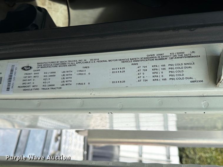 image for item YA4747 2017 Mack CXU613 semi truck