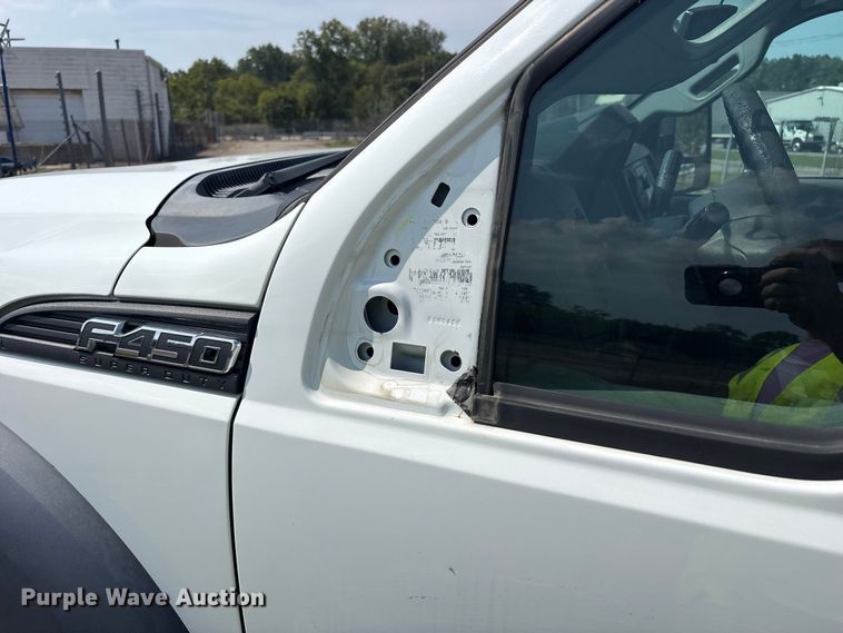 image for item YA4818 2015 Ford F450 Super Duty bucket truck