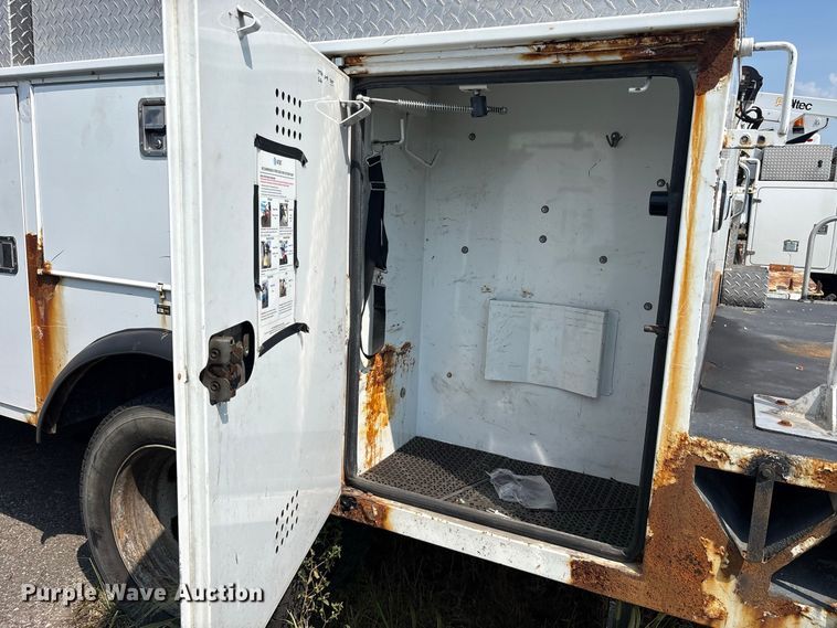 image for item YA4818 2015 Ford F450 Super Duty bucket truck