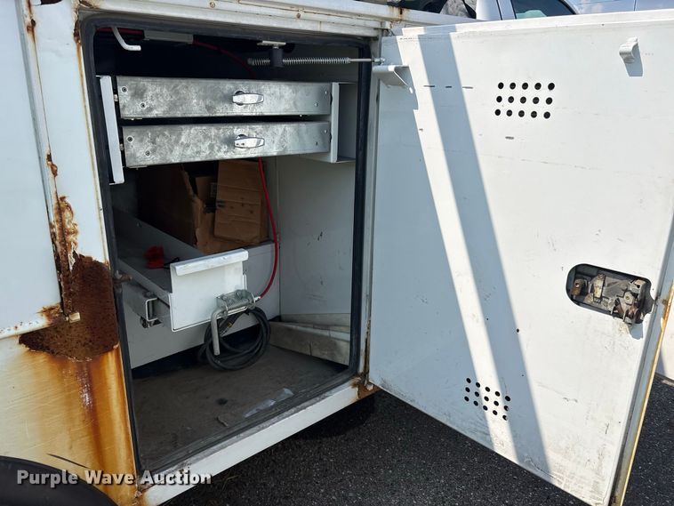 image for item YA4818 2015 Ford F450 Super Duty bucket truck