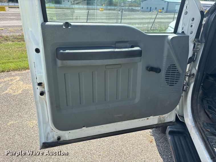 image for item YA4818 2015 Ford F450 Super Duty bucket truck