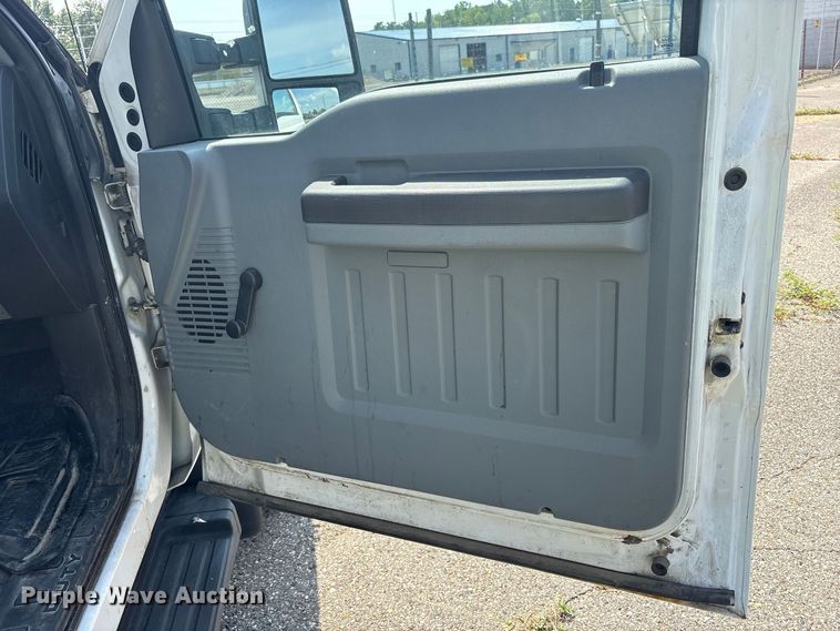 image for item YA4818 2015 Ford F450 Super Duty bucket truck