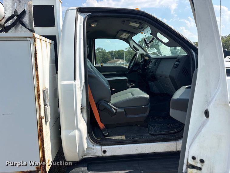 image for item YA4818 2015 Ford F450 Super Duty bucket truck